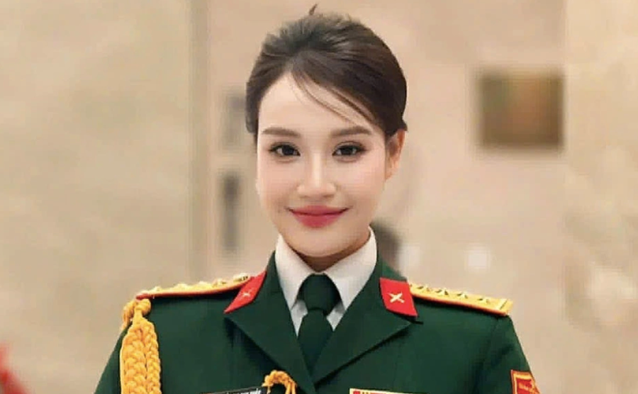 Nữ ca sĩ xinh đẹp mang quân hàm Thượng uý, là quán quân 2 cuộc thi âm nhạc lớn