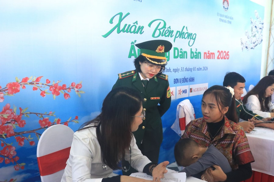 Xuân Biên phòng ấm lòng dân bản xã Hương Xuân