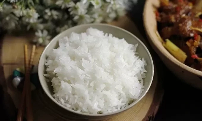 Điều gì xảy ra khi thường xuyên ăn cơm trắng?