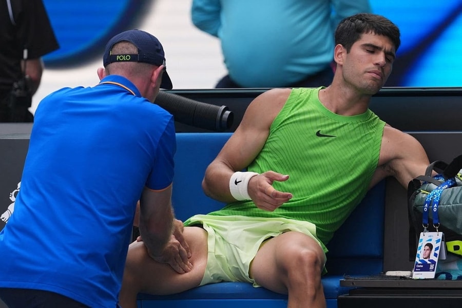 Vì sao Zverez phẫn nộ với cơn chuột rút của Alcaraz?