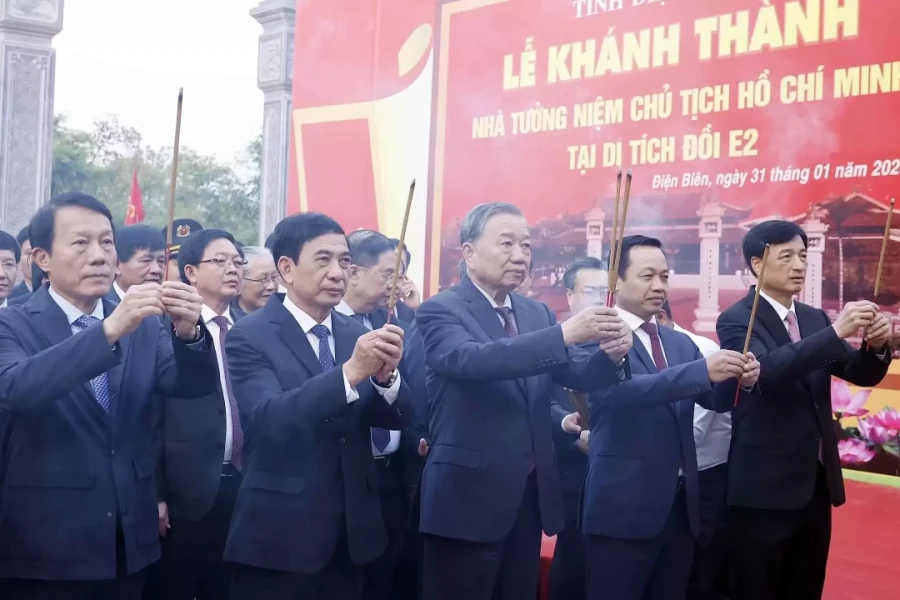 Tổng Bí thư dự lễ khánh thành nhà tưởng niệm Chủ tịch Hồ Chí Minh