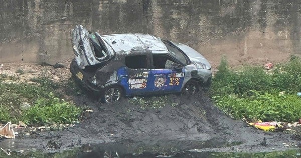 Làm rõ nguyên nhân vụ ô tô lao xuống sông Nhuệ rạng sáng