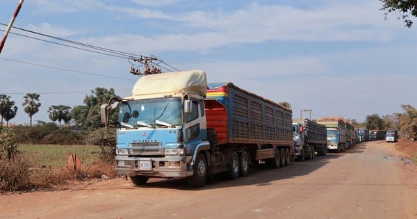 Chờ hướng dẫn Nghị định 46, hơn 1.300 xe nông sản ách tắc tại cửa khẩu