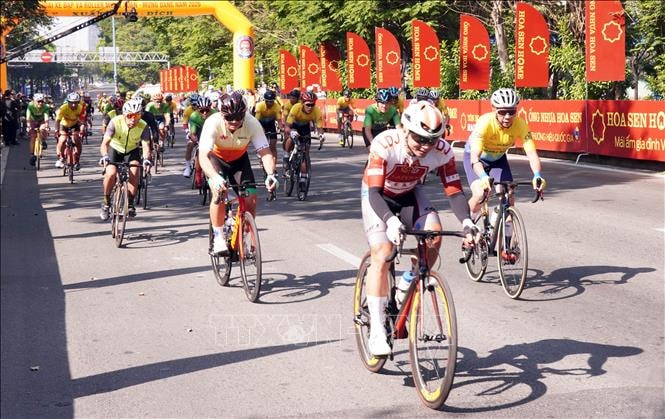 Sôi nổi Giải đua Xe đạp và Roller mừng Đảng, mừng Xuân