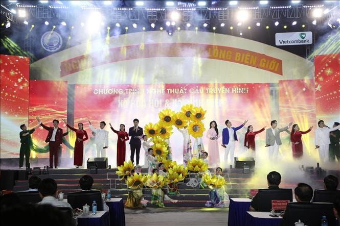 Nghĩa tình hậu phương - Ấm lòng biên giới