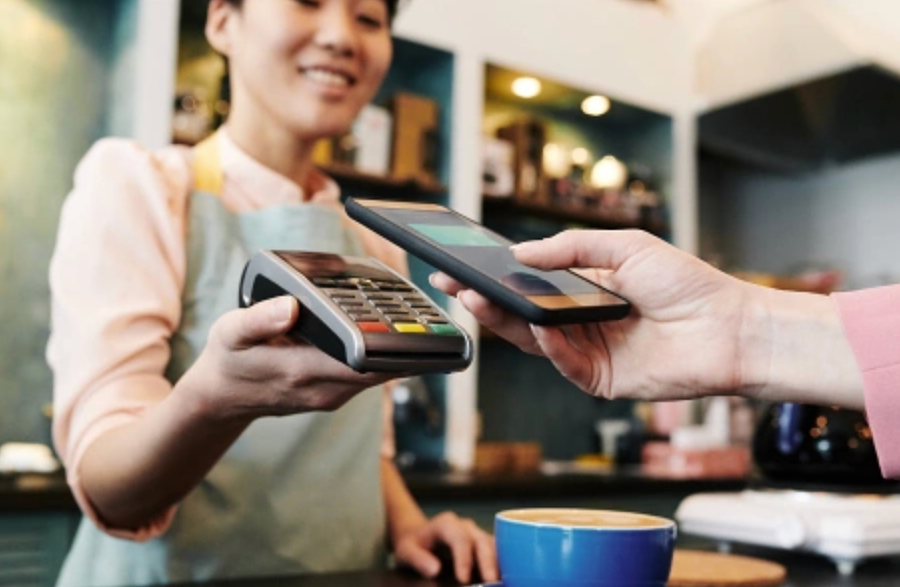 Vì sao nhiều người Việt thích quét mã QR dù 'thanh toán một chạm' nhanh hơn?