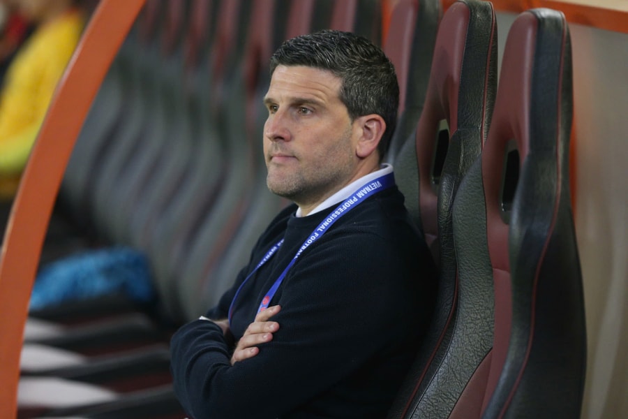 Nổi giận mắng trọng tài, huấn luyện viên Ninh Bình bị cấm chỉ đạo