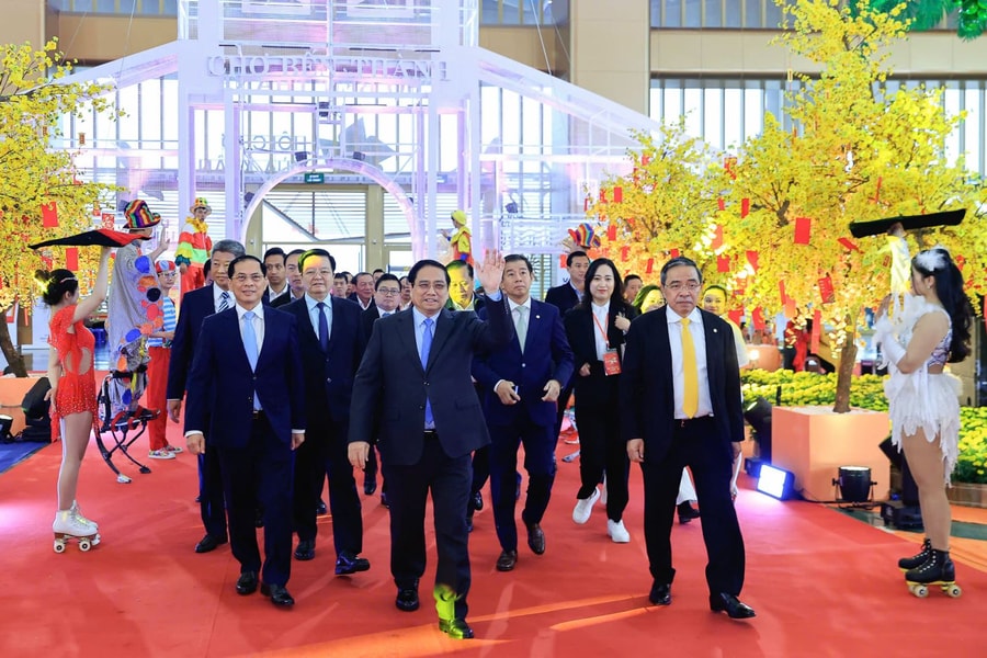 Thủ tướng Phạm Minh Chính tham dự Lễ khai mạc Hội chợ Mùa Xuân 2026