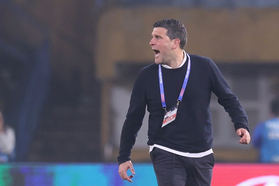 HLV CLB Ninh Bình bị cấm 2 trận sau khi chỉ trích trọng tài