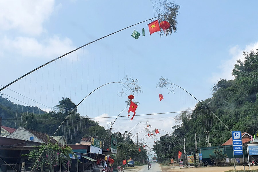 Vợ chồng bị phóng điện khi dựng cây nêu ngày Tết