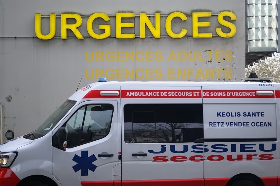 Đạn pháo 20 cm kẹt trong trực tràng người đàn ông Pháp