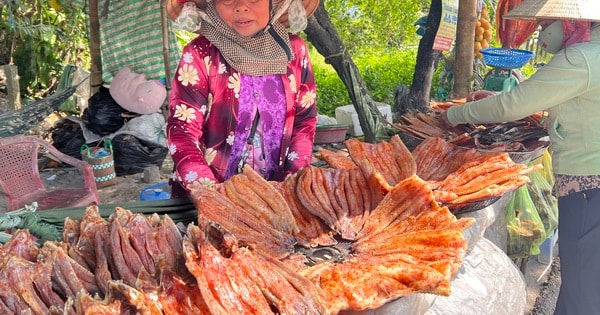 Nhộn nhịp sản xuất - kinh doanh đặc sản Tết