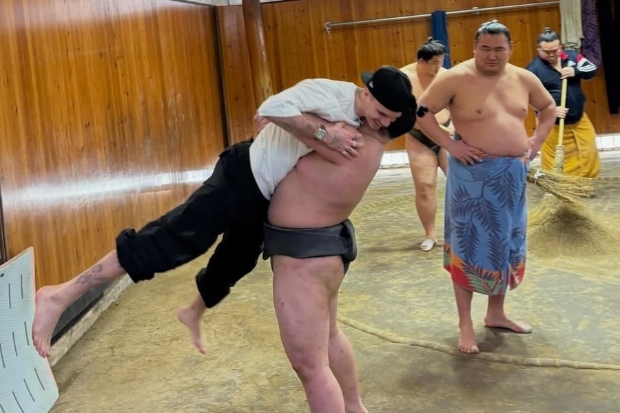 Con trai Beckham gây chú ý