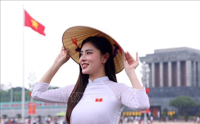 Xây dựng bộ nhận diện hình ảnh quốc gia Việt Nam