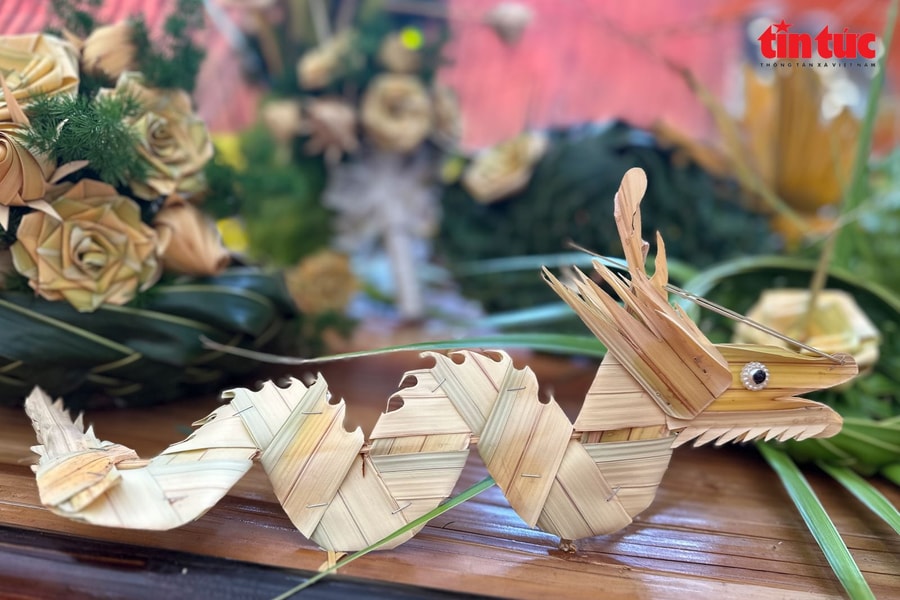 Lá dừa hóa thân thành sản phẩm nghệ thuật, bừng sáng tại Hội chợ Mùa Xuân 2026