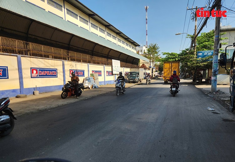 Đường Tân Thới Nhất 08 được sửa chữa sau phản ánh của Báo Tin tức và Dân tộc