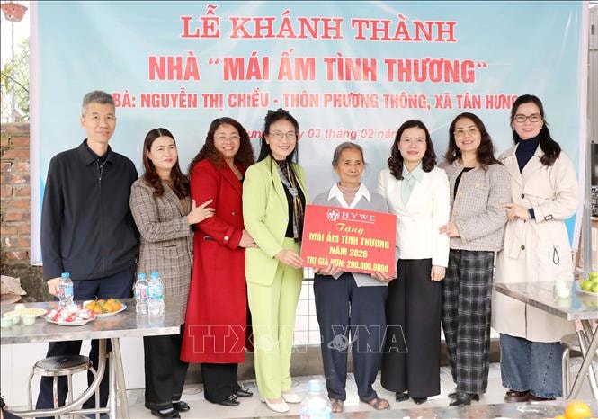 Trao mái ấm cho phụ nữ có hoàn cảnh đặc biệt khó khăn