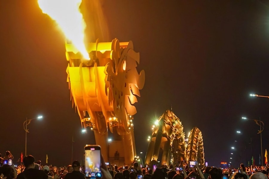 Cầu Rồng phun lửa nhiều đêm, cầu sông Hàn cũng quay nhịp trong Tết