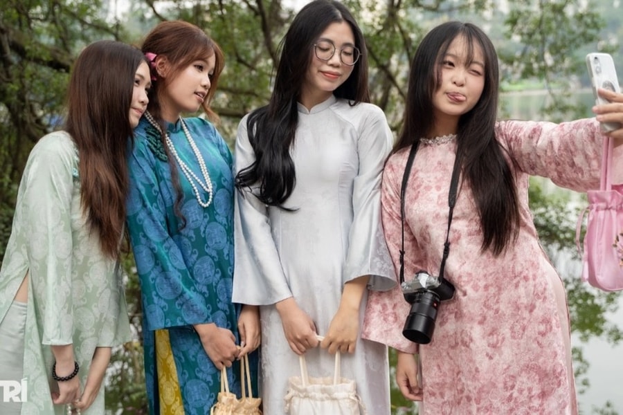 Cô gái Trung Quốc thắc mắc vì sao vóc dáng phụ nữ Việt Nam đều mảnh mai