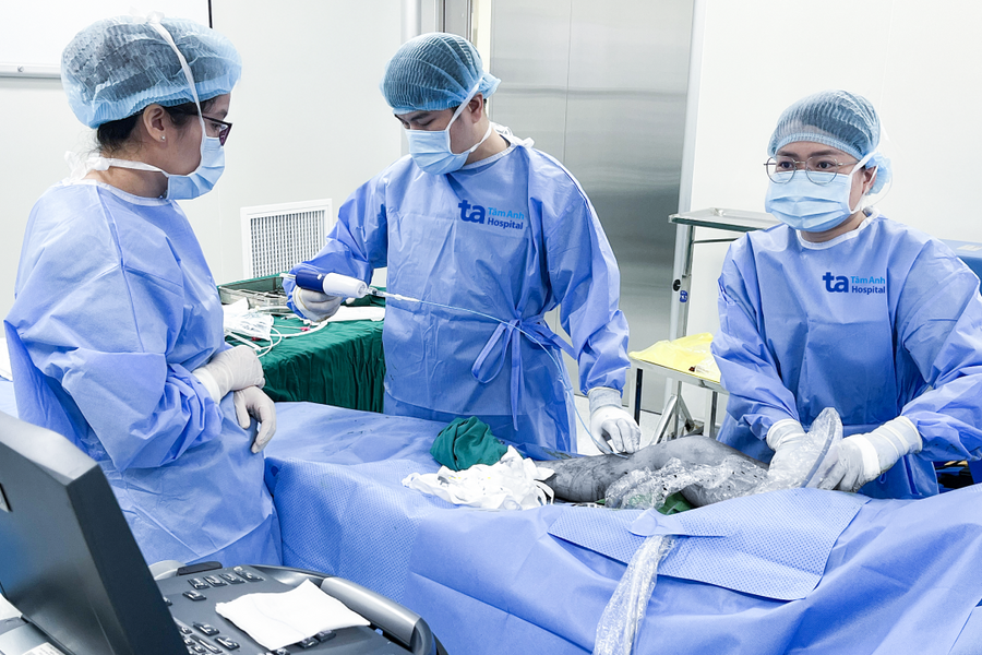 Bơm keo sinh học điều trị suy giãn tĩnh mạch chi dưới