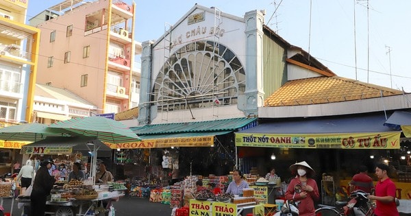 Khu chợ nổi tiếng bậc nhất miền Tây có loạt món ‘tí hon’ khiến du khách mê mẩn
