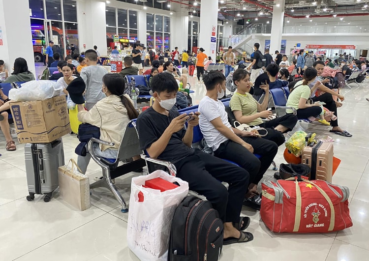 TP Hồ Chí Minh: Vé xe, tàu ‘nóng’ dịp cao điểm Tết Bính Ngọ 2026