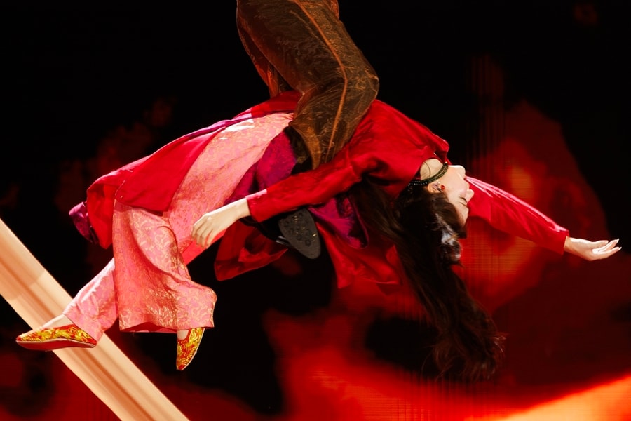 Màn đu dây của Hòa Minzy ở concert gây tranh luận