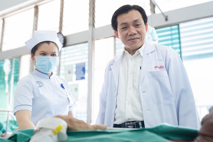 Một tháng sốt, đau bụng vì tăm tre 'đi lạc' vào gan