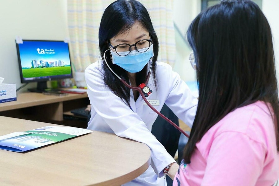 Bé 9 tuổi xuất huyết tiêu hóa sau hai tháng đau bụng