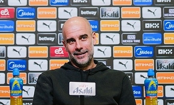 Khi Guardiola biến họp báo bóng đá thành diễn đàn thời sự quốc tế
