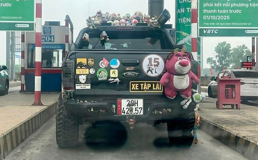 Gắn nhiều đồ chơi trên xe có bị phạt?