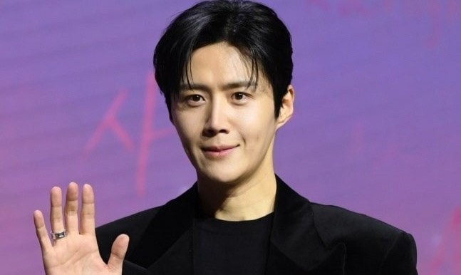 Mỹ nam Hàn bị tẩy chay, phải xin lỗi