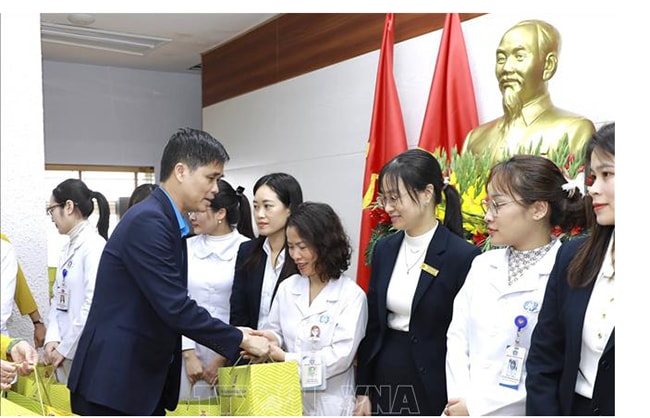 Trao yêu thương dịp Xuân mới