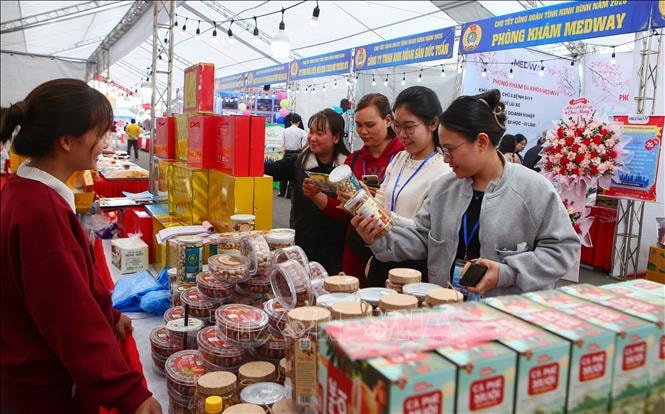 Mang mùa xuân ấm áp, nghĩa tình đến với người lao động