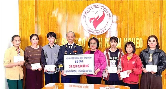 Trao quà Xuân, gửi ân tình