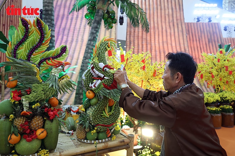 Nghệ thuật tạo hình trái cây, điểm nhấn độc đáo tại Hội chợ Mùa Xuân 2026