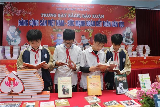 96 năm thành lập Đảng: Giáo dục truyền thống yêu nước qua tư liệu, sách, báo