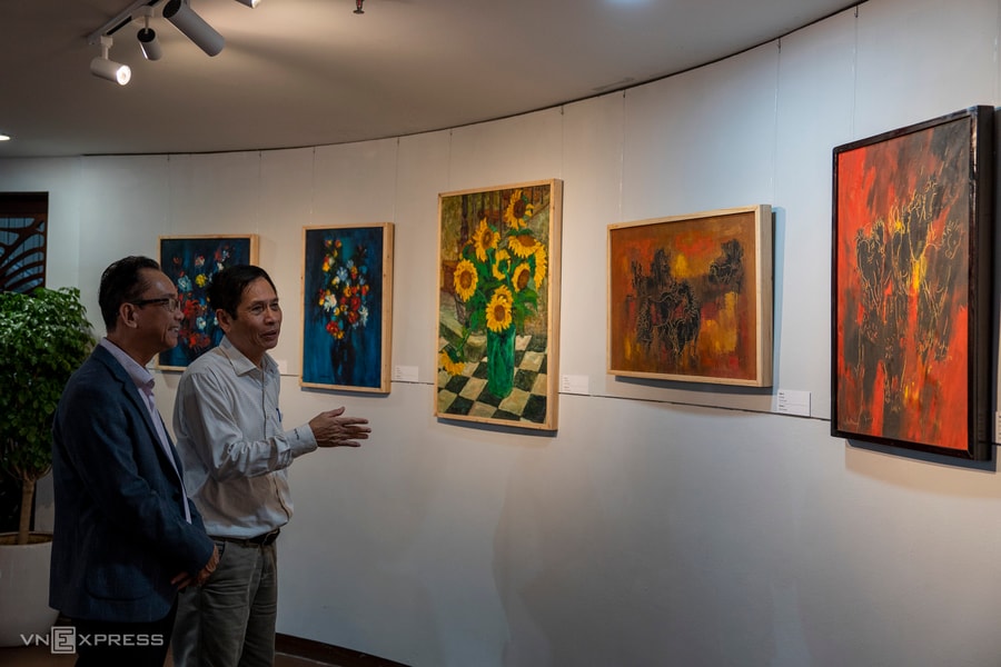 Ngựa và hoa trong tranh danh họa Lê Bá Đảng