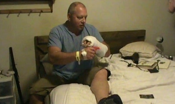 Bất thường của người chồng sau vụ 'súng cướp cò' bắn chết vợ trên giường