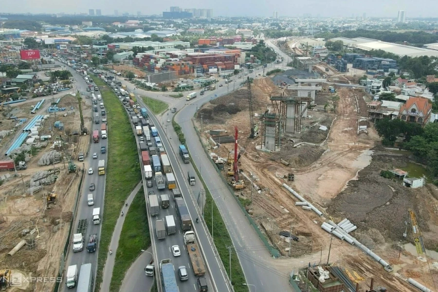 Ôtô được chạy hai chiều qua cầu vượt nút giao lớn nhất Vành đai 3