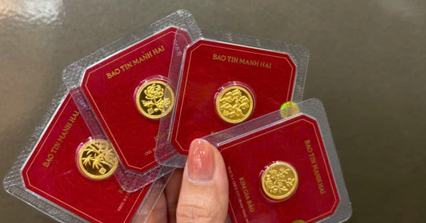 Giá vàng biến động mạnh, xuất hiện tình trạng "mua vàng trên giấy" ở TPHCM