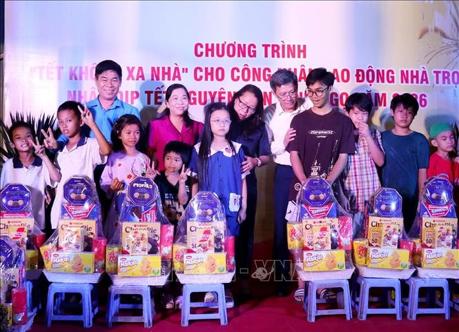 Ấm áp chương trình 'Tết không xa nhà' dành cho công nhân ở khu nhà trọ