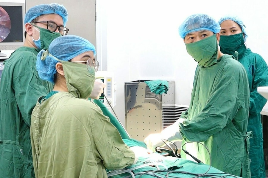 Cân não bảo tồn buồng trứng cho bé gái 10 tuổi