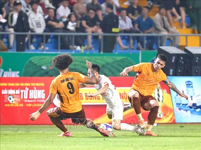Vòng 13 V-League 2025 - 2026: Gay cấn cuộc đua ngôi đầu