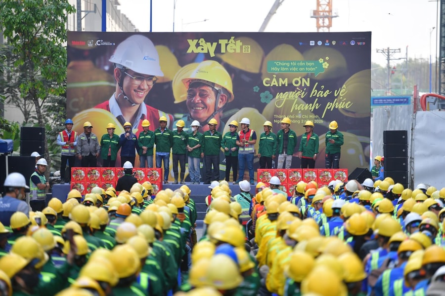 Mang không khí Tết đến 1.100 công nhân tại công trường xây dựng tại TP Hồ Chí Minh