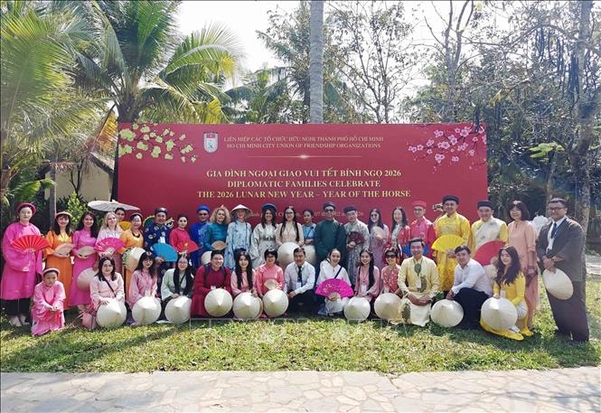 Kết nối tình hữu nghị quốc tế qua các hoạt động vui đón Tết Bính Ngọ