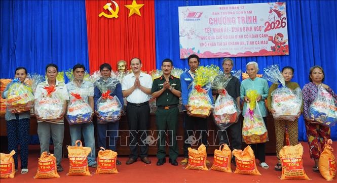 Lực lượng vũ trang chung tay chăm lo Tết cho học sinh, người có hoàn cảnh khó khăn