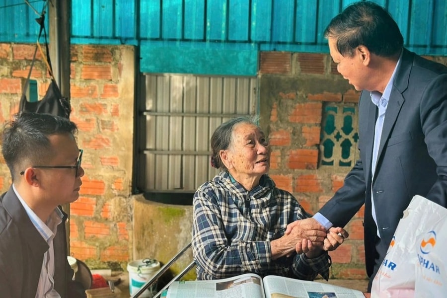 Xuân ấm áp đến với "cô gái Thạch Nhọn" qua nhịp cầu Dân trí