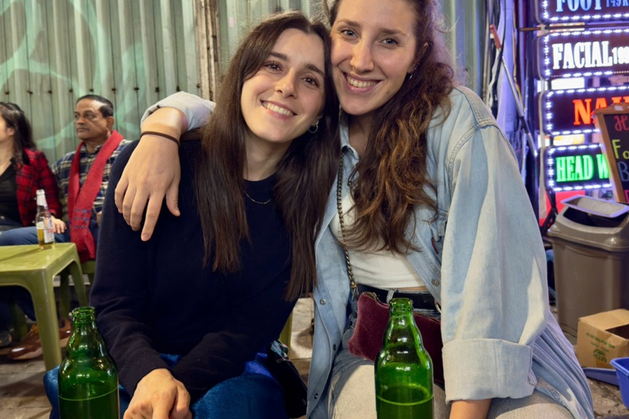 Một ngày ở Hà Nội, khách Tây chi tiêu tiết kiệm hết 690.000 đồng và khen rẻ