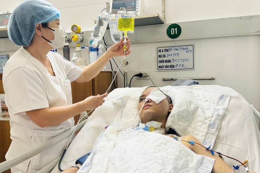 Bác sĩ kêu gọi giúp đỡ chàng trai 22 tuổi sau 4 lần phẫu thuật sọ não